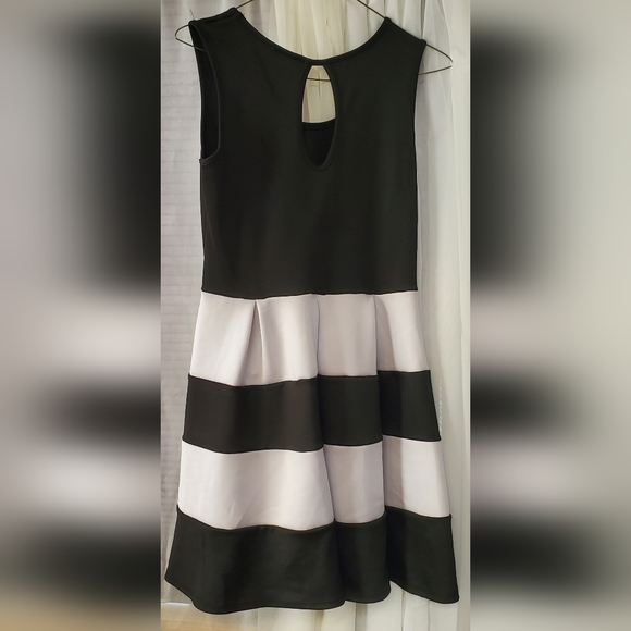 Dress, (Karin Stevens) - Picture 2 of 4